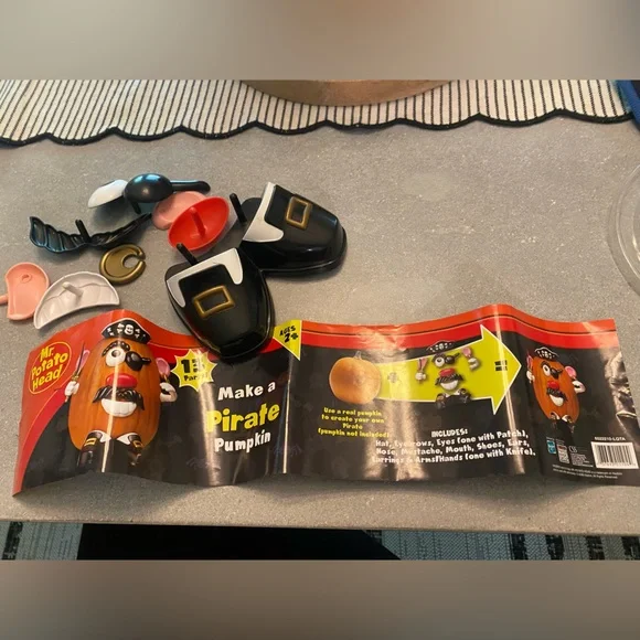 Mr. Potato Head Make a Pirate Pumpkin - Picture 3 of 4